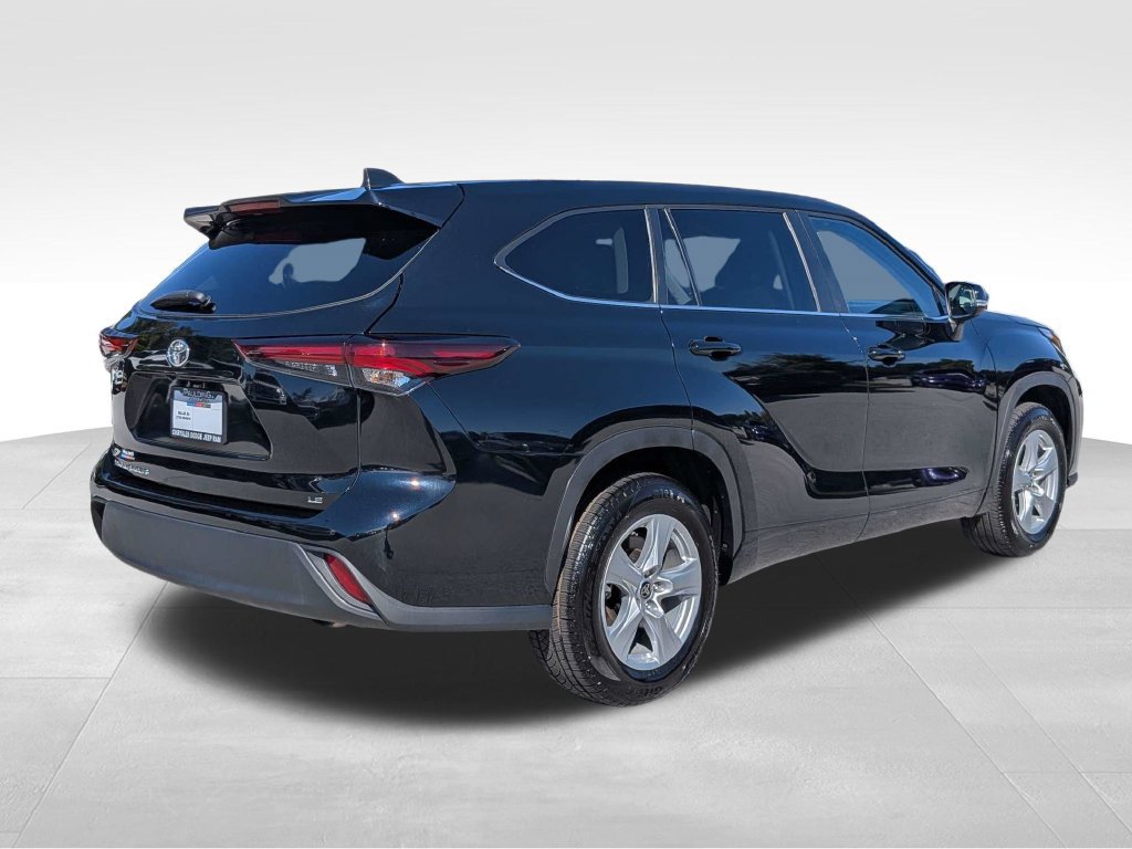 Used 2025 Toyota Highlander LE FWD image 4