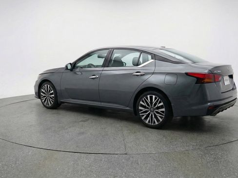 Used 2025 Nissan Altima 2.5 SV image 6