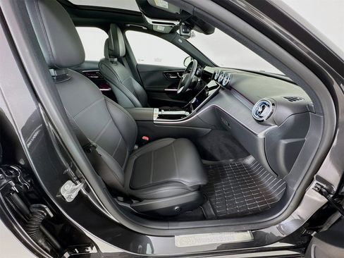 Used 2025 Mercedes-Benz C 300 Sedan image 31