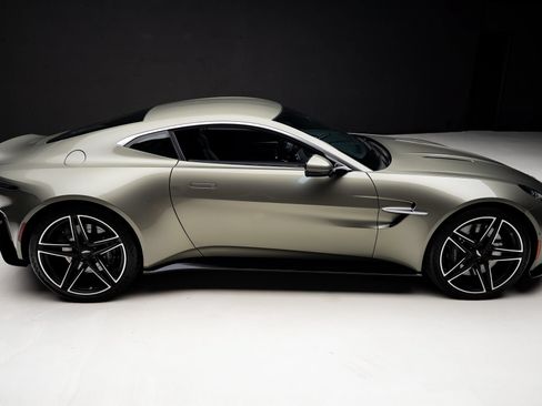 Used 2025 Aston Martin V8 Vantage Coupe RWD image 34