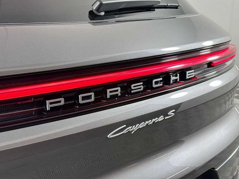 Used 2025 Porsche Cayenne S AWD/4WD image 31
