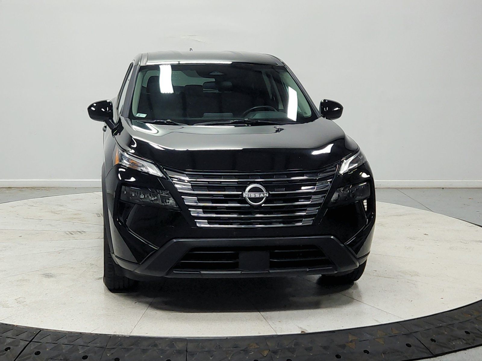 Used 2025 Nissan Rogue SV FWD image 3