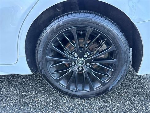 Used 2020 Toyota Camry image 28