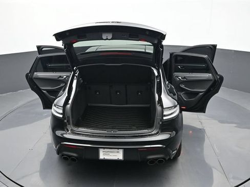 Certified 2025 Porsche Macan GTS AWD/4WD image 28