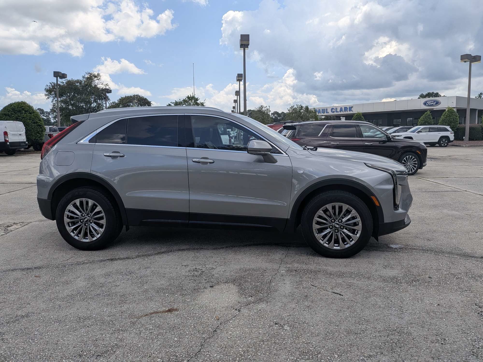 Used 2025 Cadillac XT4 Premium Luxury FWD image 3
