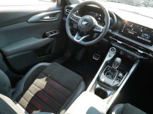 Used 2024 Dodge Hornet GT AWD/4WD image 9