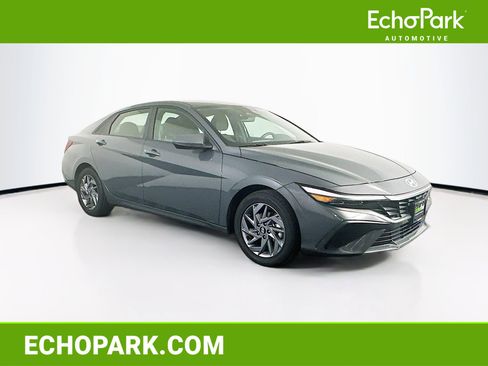Used 2024 Hyundai Elantra SEL image 1