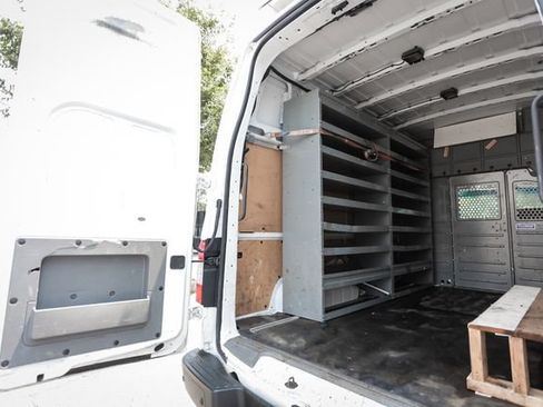 Used 2021 Nissan NV 3500 SV RWD image 18