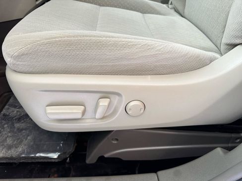 Used 2018 Toyota Sienna LE FWD image 10