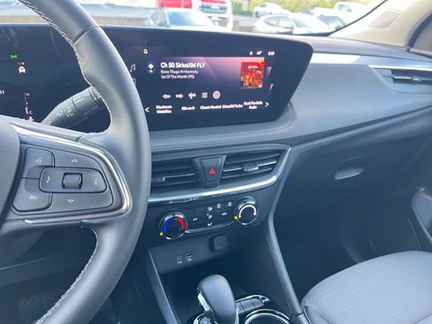 Used 2025 Buick Encore GX Preferred image 18