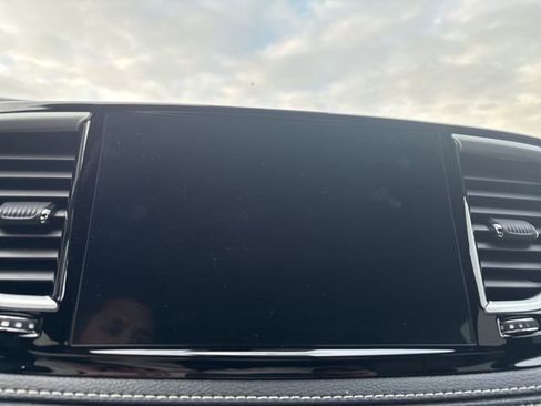 Used 2024 Chrysler Pacifica Touring-L w/ S Appearance Package image 22