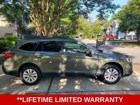 Used 2018 Subaru Outback 2.5i Premium image 3