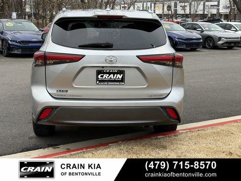 Used 2020 Toyota Highlander Limited image 6