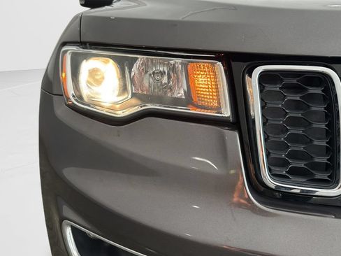 Used 2019 Jeep Grand Cherokee Limited AWD/4WD image 10