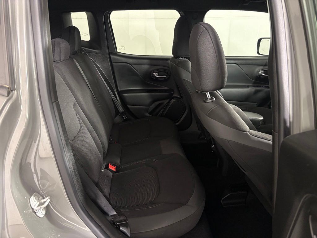 Used 2022 Jeep Renegade Altitude AWD/4WD image 38