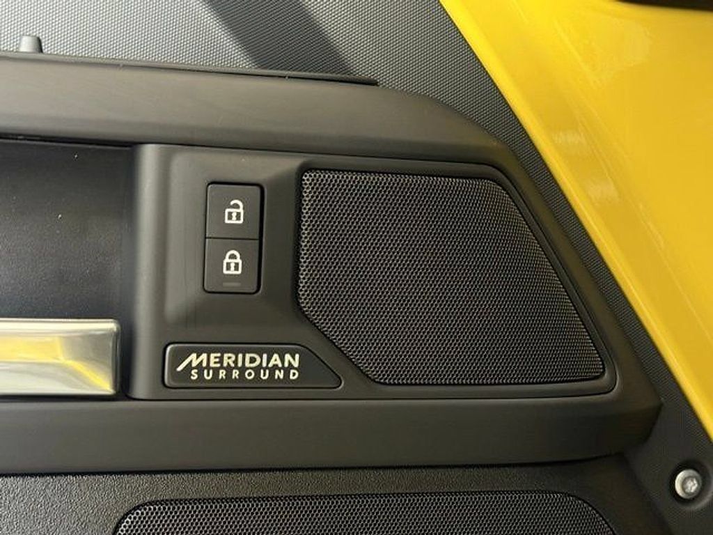 New 2026 Land Rover Defender 110 AWD/4WD image 32