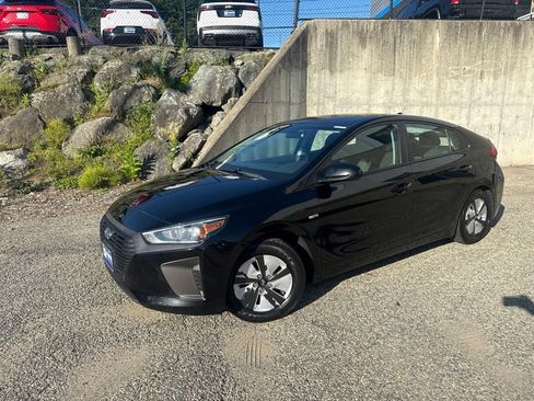 Used 2017 Hyundai Ioniq Blue FWD image 2