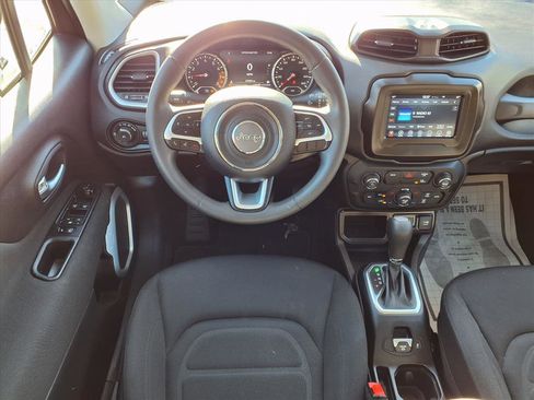 Used 2021 Jeep Renegade Latitude image 3