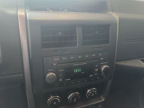Used 2012 Jeep Liberty Sport w/ Popular Equipment Group AWD/4WD image 3