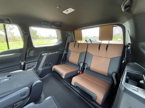 Used 2025 Lexus GX 550 Premium+ w/ Accessory Package (2T) image 19