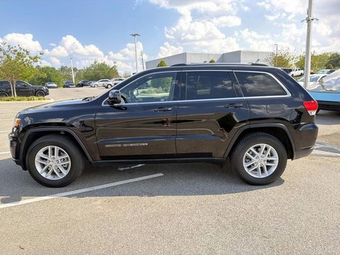 Used 2017 Jeep Grand Cherokee Laredo w/ Quick Order Package 2BE image 2