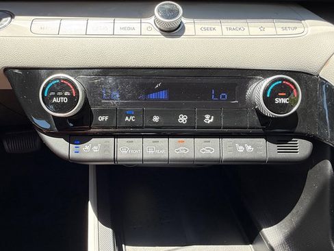 Used 2023 Hyundai Elantra Limited FWD image 22