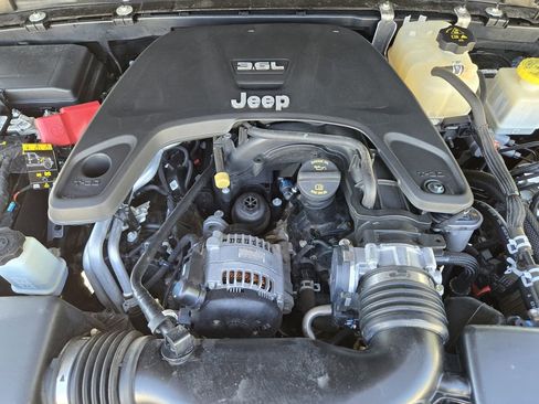 Used 2020 Jeep Gladiator Overland w/ Popular Equipment Package image 30