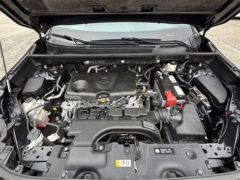 Used 2021 Toyota RAV4 XLE image 11