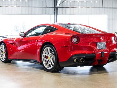 Used 2017 Ferrari F12 Berlinetta RWD image 4
