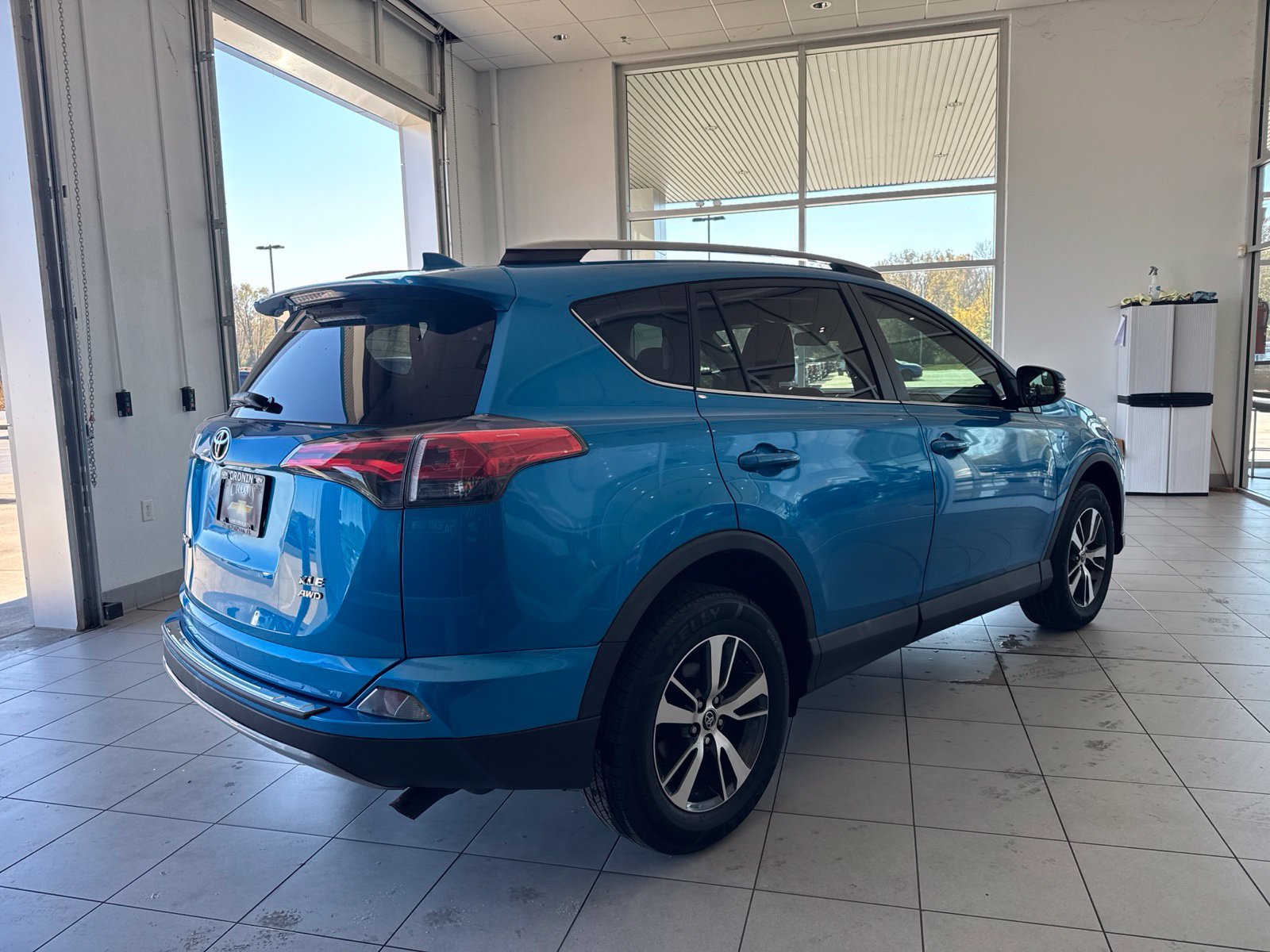 Used 2017 Toyota RAV4 XLE w/ Plus Special Value Package AWD/4WD image 4