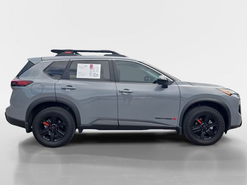 Used 2025 Nissan Rogue SV AWD/4WD image 7