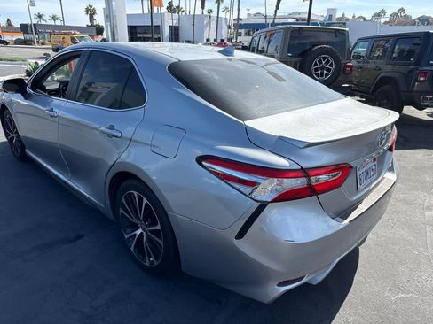 Used 2020 Toyota Camry SE FWD image 23