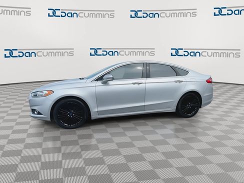 Used 2016 Ford Fusion SE w/ Equipment Group 202A FWD image 5