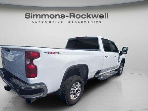 Used 2025 Chevrolet Silverado 2500 LT w/ Convenience Package AWD/4WD image 4
