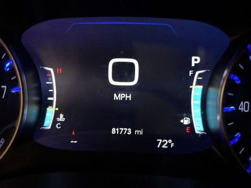 Used 2021 Chrysler Pacifica Touring-L w/ Uconnect Theater Family Group AWD/4WD image 14