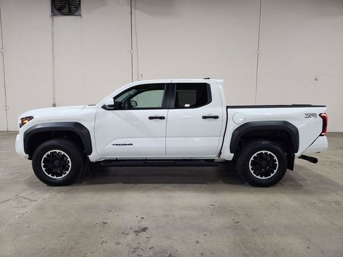 Used 2024 Toyota Tacoma TRD Off-Road image 8