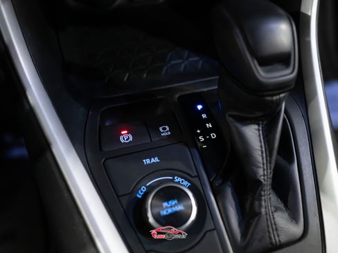 Used 2020 Toyota RAV4 LE image 32