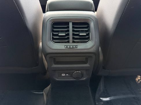 Used 2024 Volkswagen Tiguan SE w/ Panoramic Sunroof Package AWD/4WD image 26