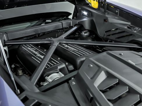 Used 2021 Lamborghini Huracan EVO RWD image 11