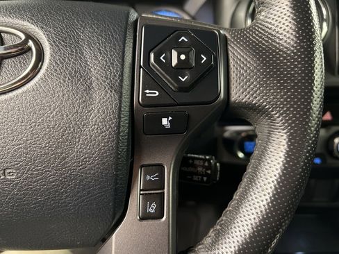 Used 2018 Toyota Tacoma TRD Off-Road image 19