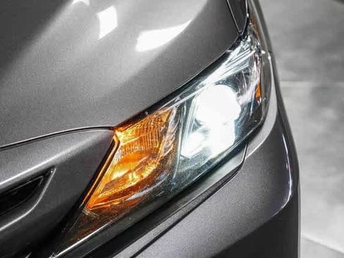 Certified 2022 Toyota Camry SE image 9