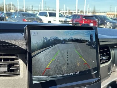 Used 2024 Ford Expedition Max XLT image 19