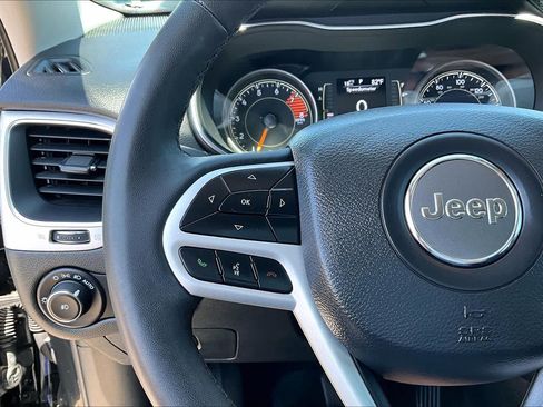Used 2022 Jeep Cherokee Latitude AWD/4WD image 20