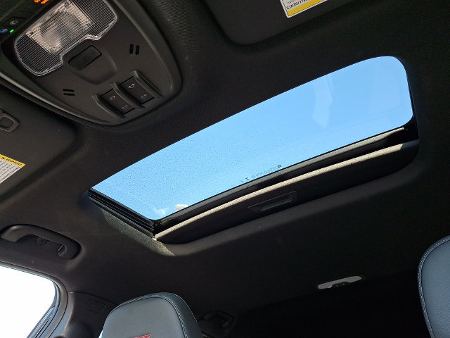 Used 2025 Chevrolet Trax RS w/ Sunroof Package FWD image 14