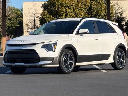 Certified 2024 Kia Niro EX w/ EX Cold Weather Package image 10