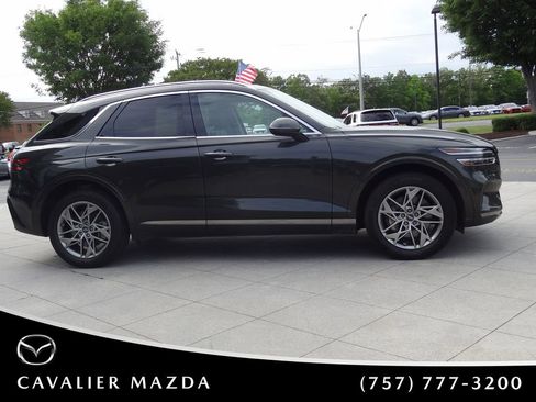 Used 2025 Genesis GV70 2.5T AWD/4WD image 3