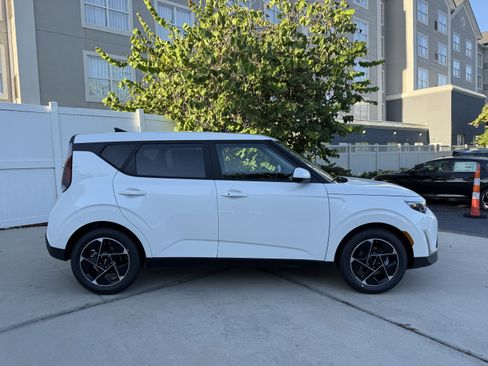 New 2025 Kia Soul EX image 2