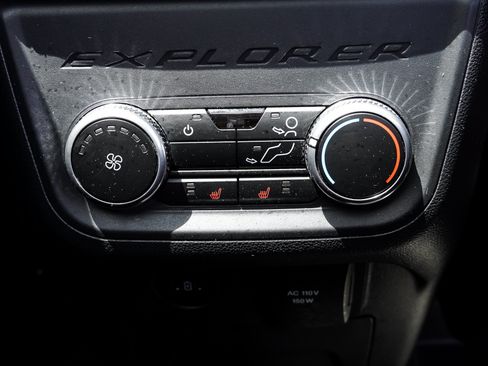 Used 2025 Ford Explorer Platinum AWD/4WD image 35