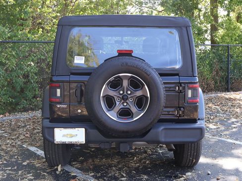 Used 2022 Jeep Wrangler Sport image 6