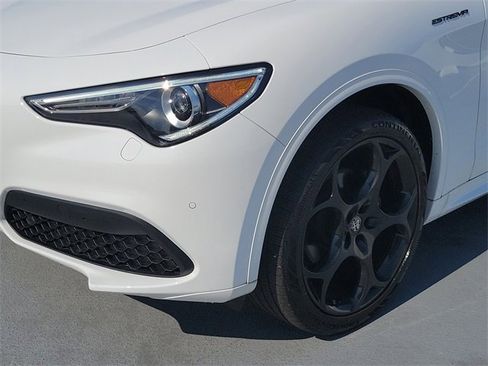 Used 2023 Alfa Romeo Stelvio Estrema image 10